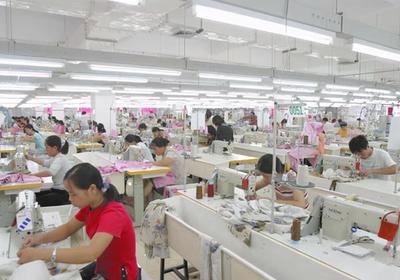 國內代工廠解密豪華背包真相:不貼奔馳寶馬標,憑什么賣幾百