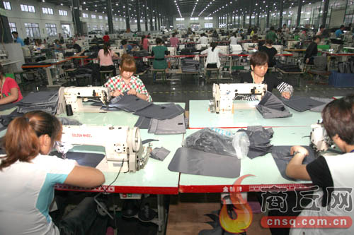 河南小皮具廠授權貼牌 生產(chǎn)多款國際名牌_服裝_中國市場調(diào)查網(wǎng)