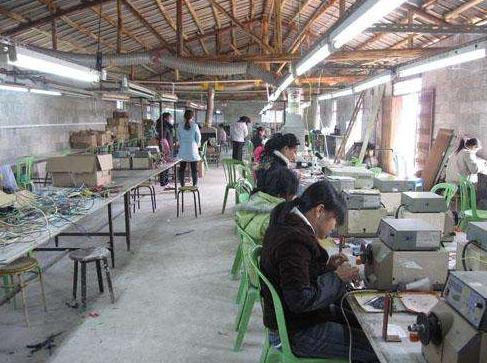 每天在工廠忙忙碌碌工作,工資卻只有3000,為什么員工不愿辭職呢